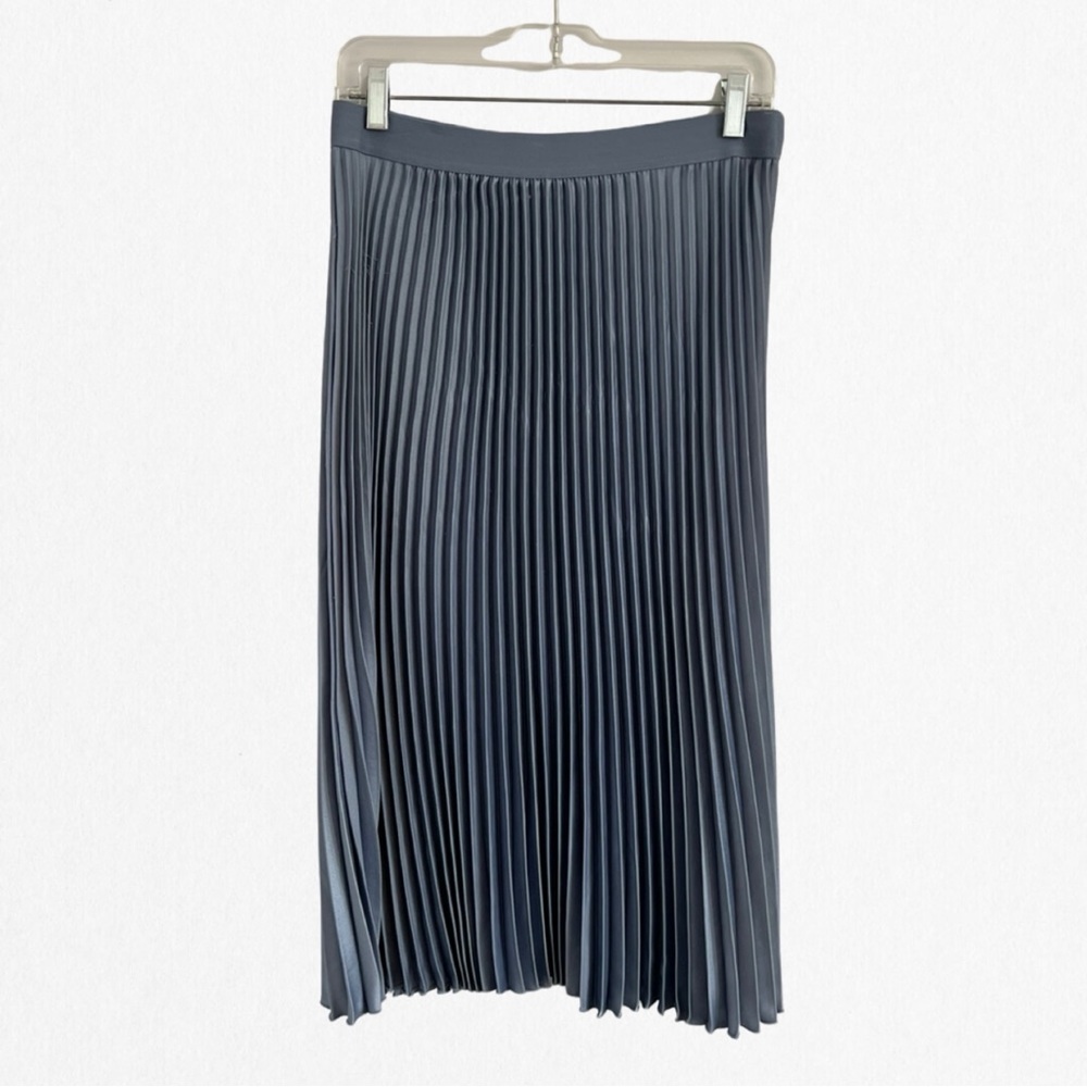H&M Ladies Powder Blue Satin Pleated Skirt Size Medium